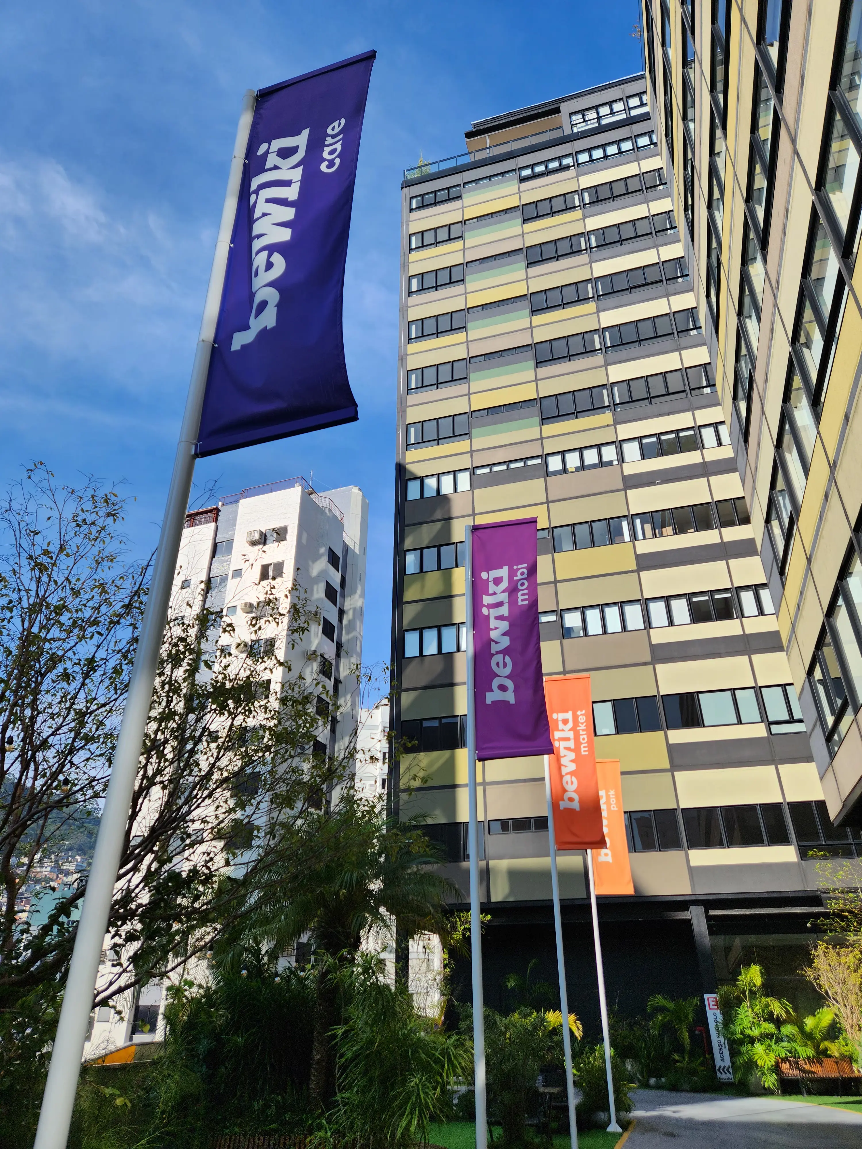 Bewiki Care Hospital - Modern medical building exterior in Florianópolis